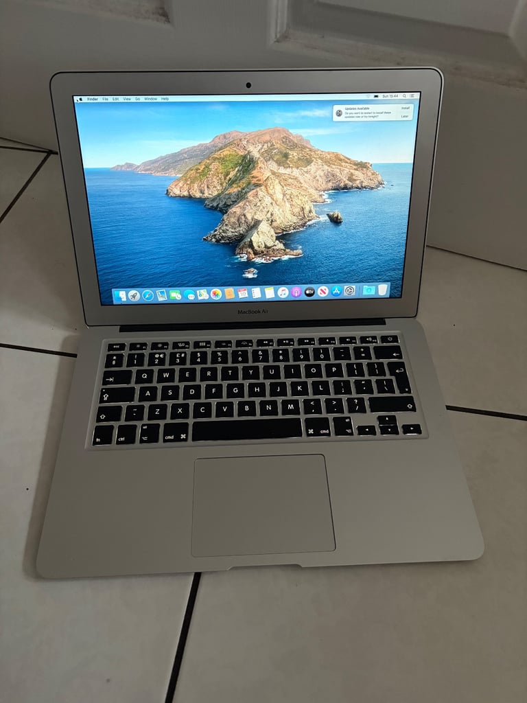 Apple MacBook Air … Intel core i5 … 128 SSD