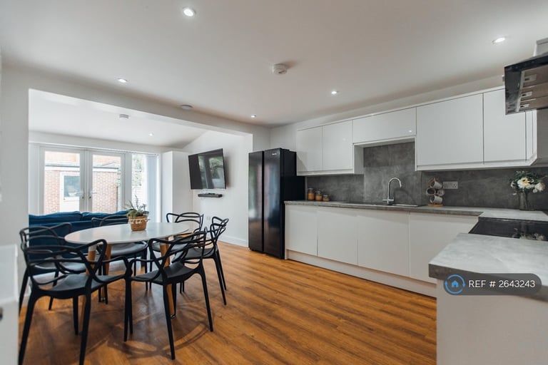 image for 6 bedroom house in Radmoor Road, Loughborough, LE11 (6 bed) (#2643243)