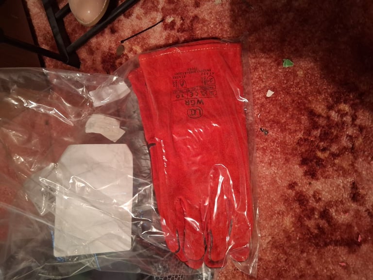 Brand new gasless mig welder and arc, 200a