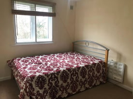 Double bedroom in two bedroom flat in Hendon Central, Middlesex university, NW4
