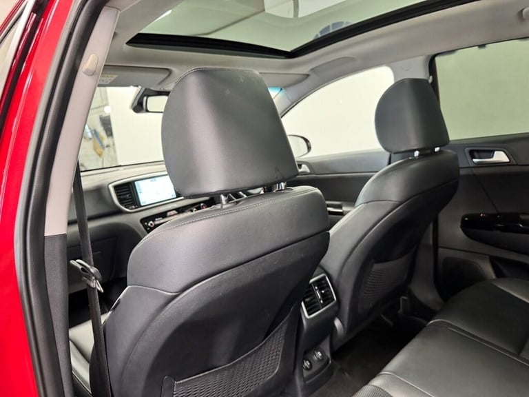 2018 Kia Sportage 1.6 T-GDi 4 DCT AUTO AWD 4WD 175 BHP + SAT NAV + GLASS SUNROOF + HEATED LEA EST...