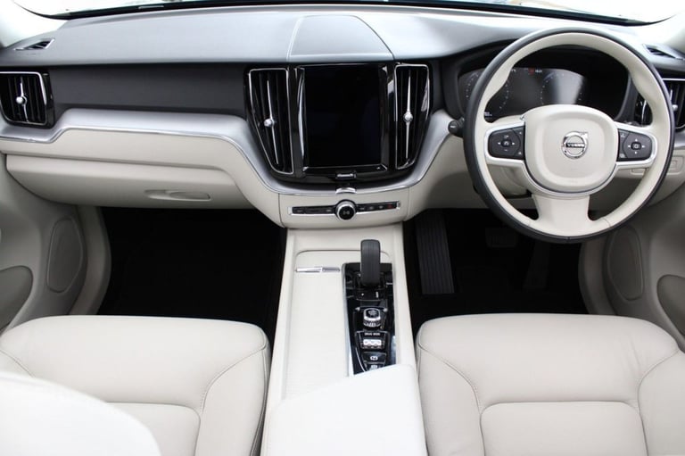 2021 Volvo XC60 2.0 B5 MHEV Momentum SUV 5dr Petrol Hybrid Auto AWD Euro 6 (s/s) (250 ps) ESTATE ...