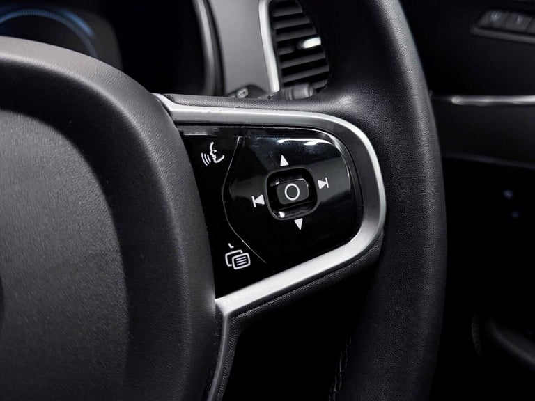 2022 Volvo XC90 2.0h T8 Recharge 18.8kWh R-Design SUV 5dr Petrol Plug-in Hybrid Auto 4WD Eu ESTAT...