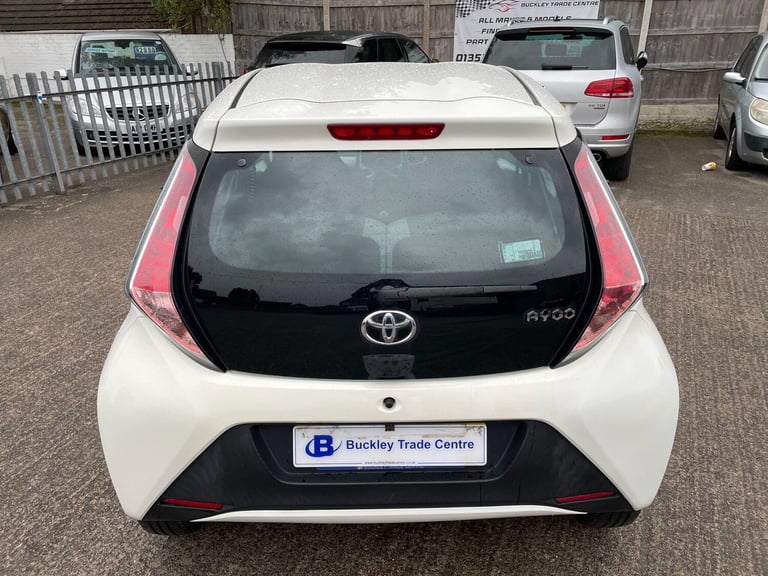  Toyota AYGO 1.0 VVT-i x-play Euro 5 5dr Euro 5 Petrol Manual