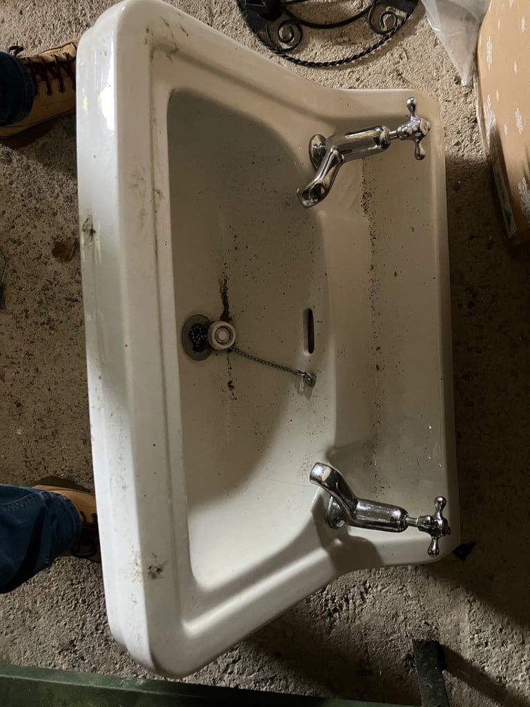 image for 1930’s bathroom sink with nice taps 