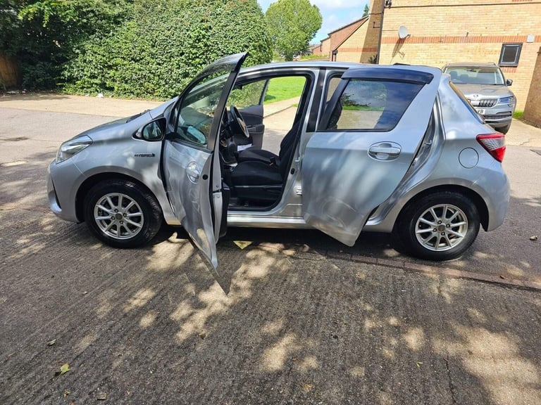 2018 Toyota Yaris 1.5 VVT-h Icon Tech E-CVT Euro 6 (s/s) 5dr Hatchback HYBRID ELECTRIC Automatic