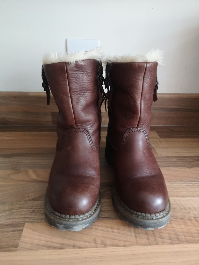 ******REDUCED*****LADIES/GILRS LEATHER/FUR LINED CATERPILLAR BOOTS