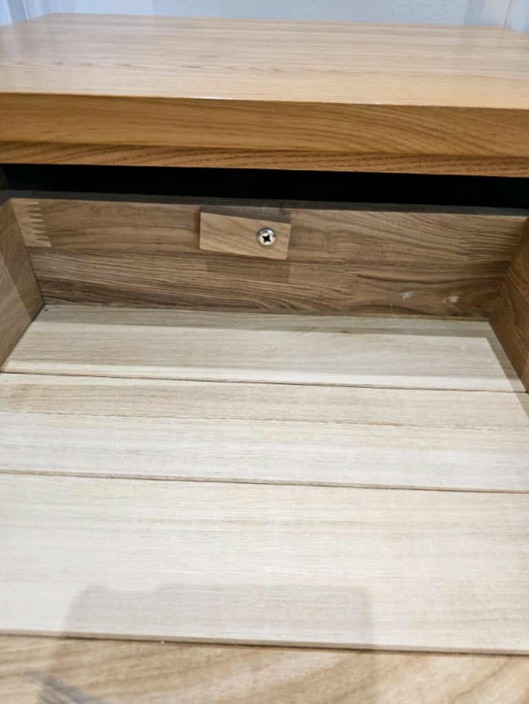 Lovely solid Oak bedside tables x2