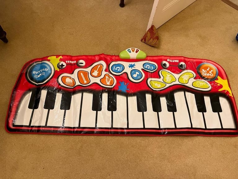 Musical piano keyboard playmat