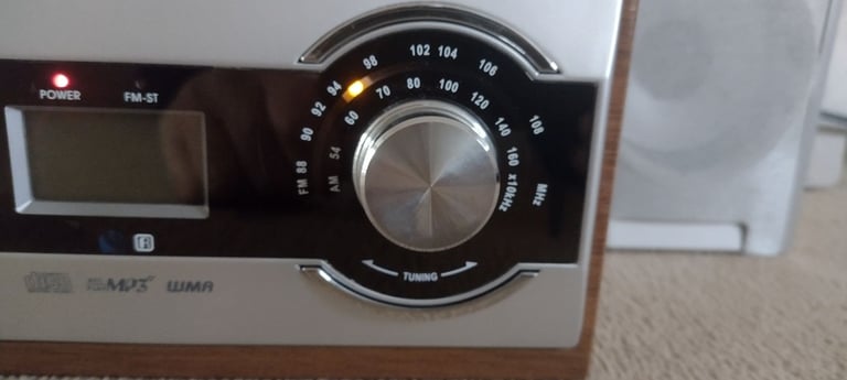 INEXPENSIVE LITTLE MUSIC CENTRE 