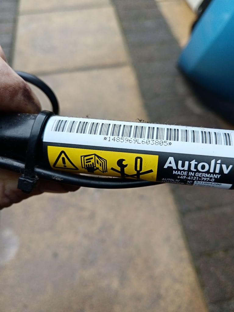 Mini R50/R52/R53, drivers side seat belt pretentioner, good working condition 
