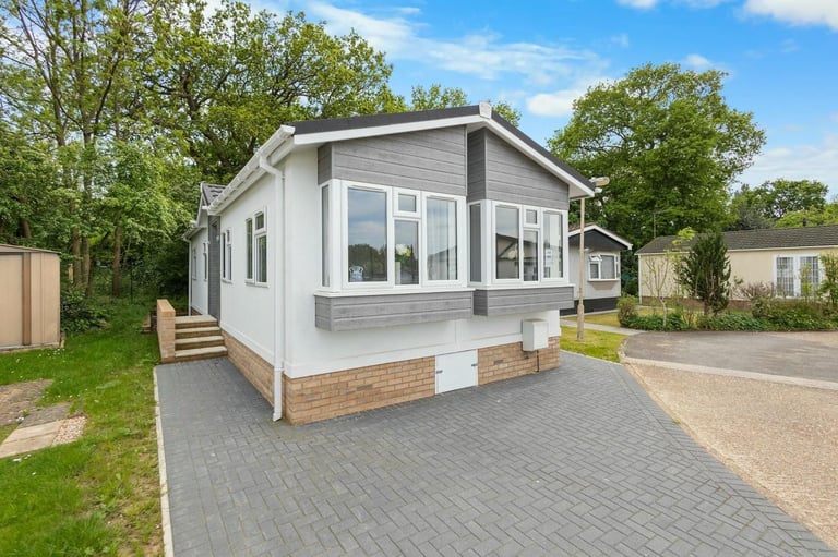 Stately Tredegar Elite in Barnet   - Lodge / Caravan 