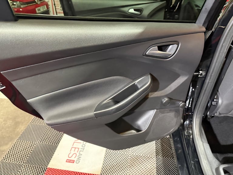 2017 Ford Focus 1.0T EcoBoost ST-Line Euro 6 (s/s) 5dr ESTATE Petrol Manual