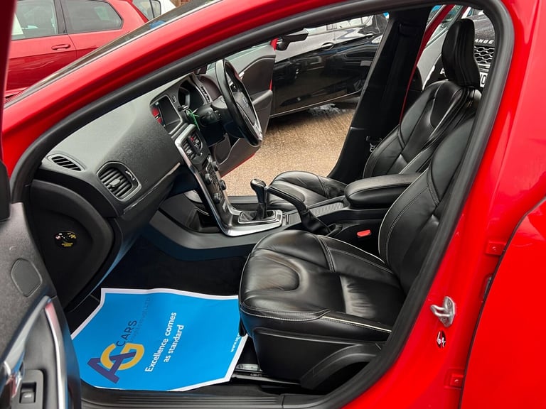 2015 Volvo V40 2.0 D4 R-Design Nav Hatchback 5dr Diesel Manual Euro 6 (s/s) (190 ps) HATCHBACK Di...