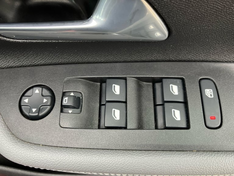 2021 Vauxhall Mokka Mokka 1.2 Turbo 100 Elite Nav 5dr Hatchback SUV PETROL Manual