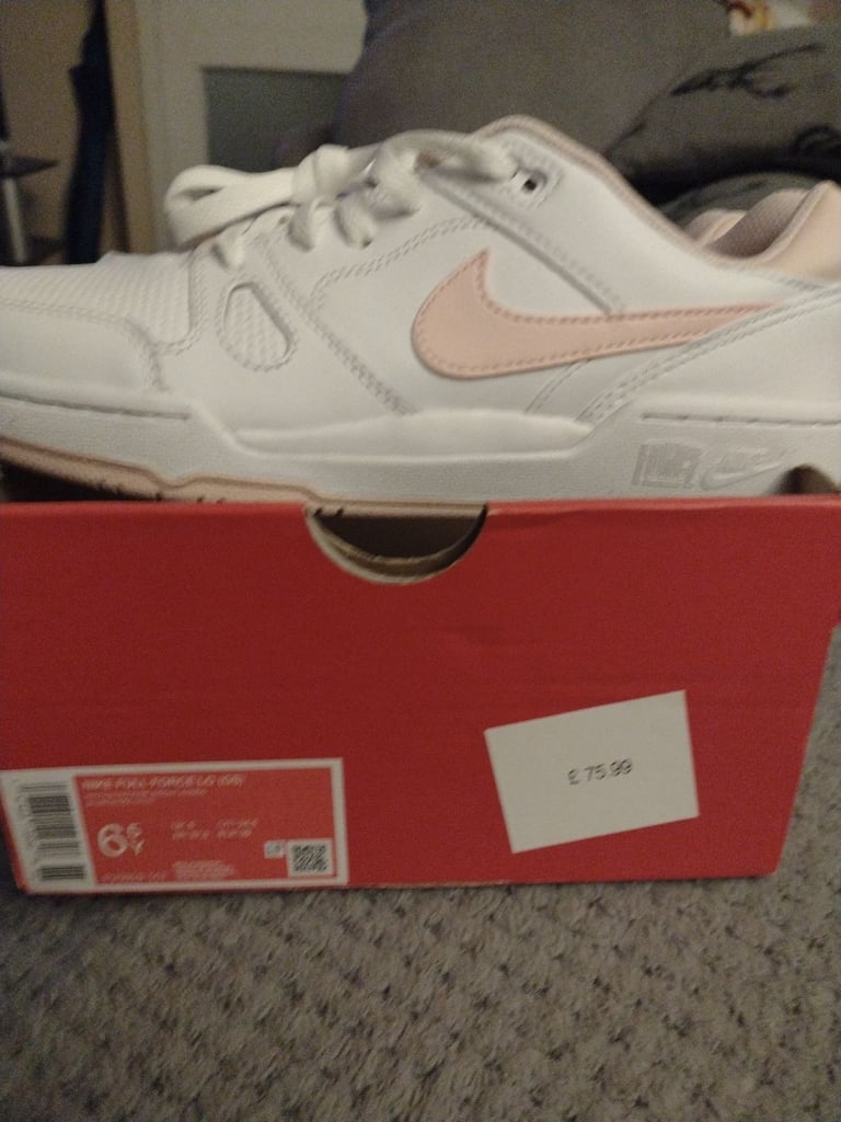 Womens Nike air full force size 6