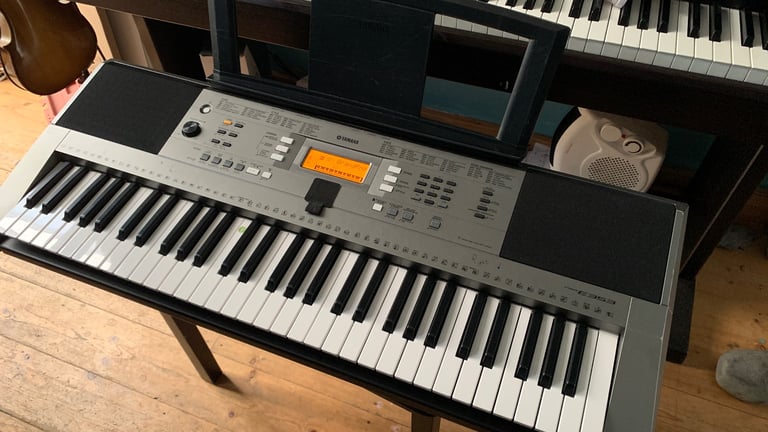 image for Yamaha PSR E353 music keyboard