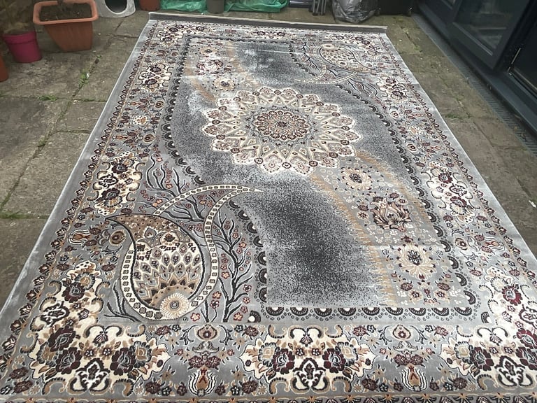 New beautifully luxury Isfahan turkish rugs grey size 300x200cm £150 in Leicester