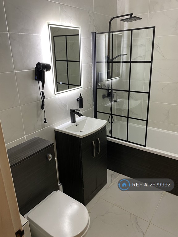 1 bedroom flat in Tudor House, Brighouse, HD6 (1 bed) (#2679992)