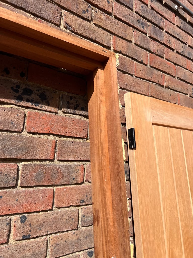 Howdens Dordogne Oak Pre-Finished Door with door lining