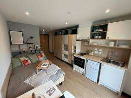 Modern, Clean Studio Apartment (Bills Included) - In The Heart Of Exeter