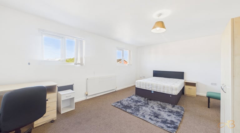**DOUBLE ROOMS - AVAILABLE NOW**