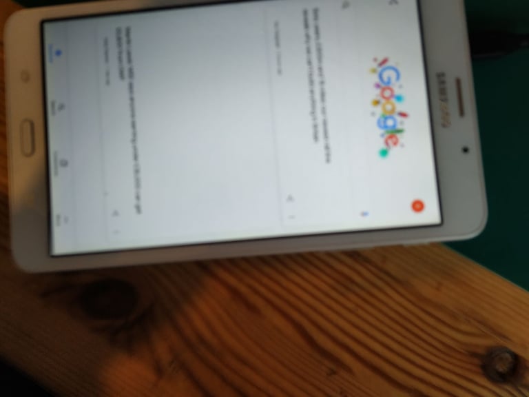 Samsung 4G Galaxy Phone in good condition works well clean item