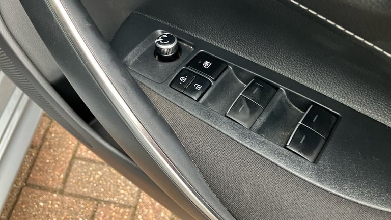 2022 Toyota Corolla 1.8 VVT-i Hybrid Icon 5dr CVT ESTATE PETROL/ELECTRIC Automatic