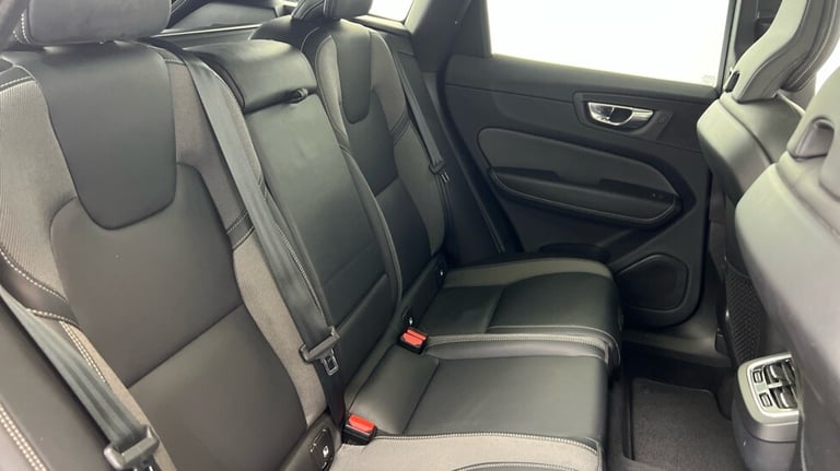 2022 Volvo XC60 2.0 B5P R DESIGN 5dr AWD Geartronic ESTATE PETROL Automatic