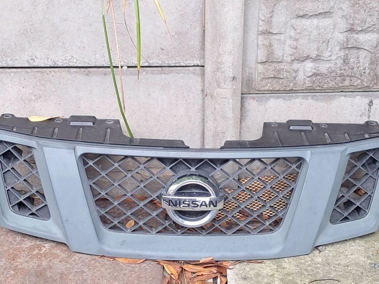 Nissan Navara 2014 Grill