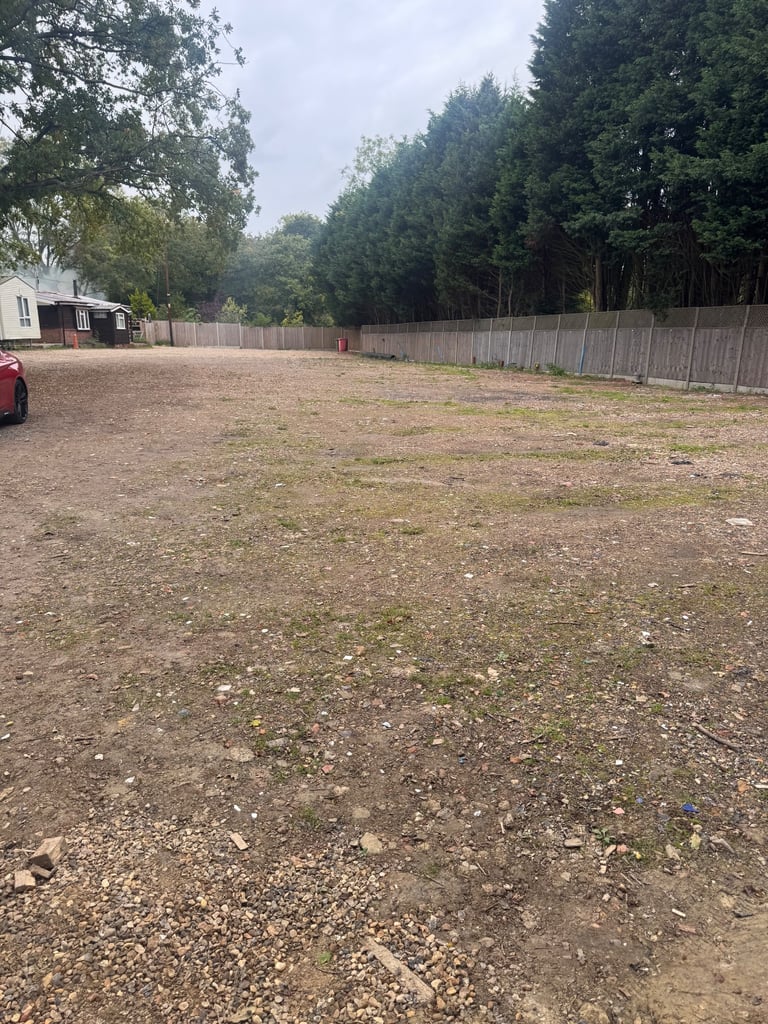 Open storage yard (10-20 cars) 