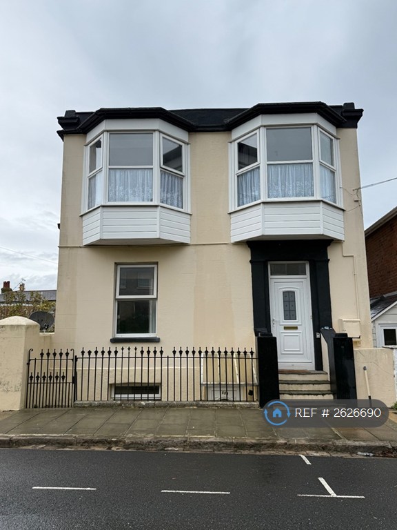 3 bedroom house in Castle Street, Ryde, PO33 (3 bed) (#2626690)