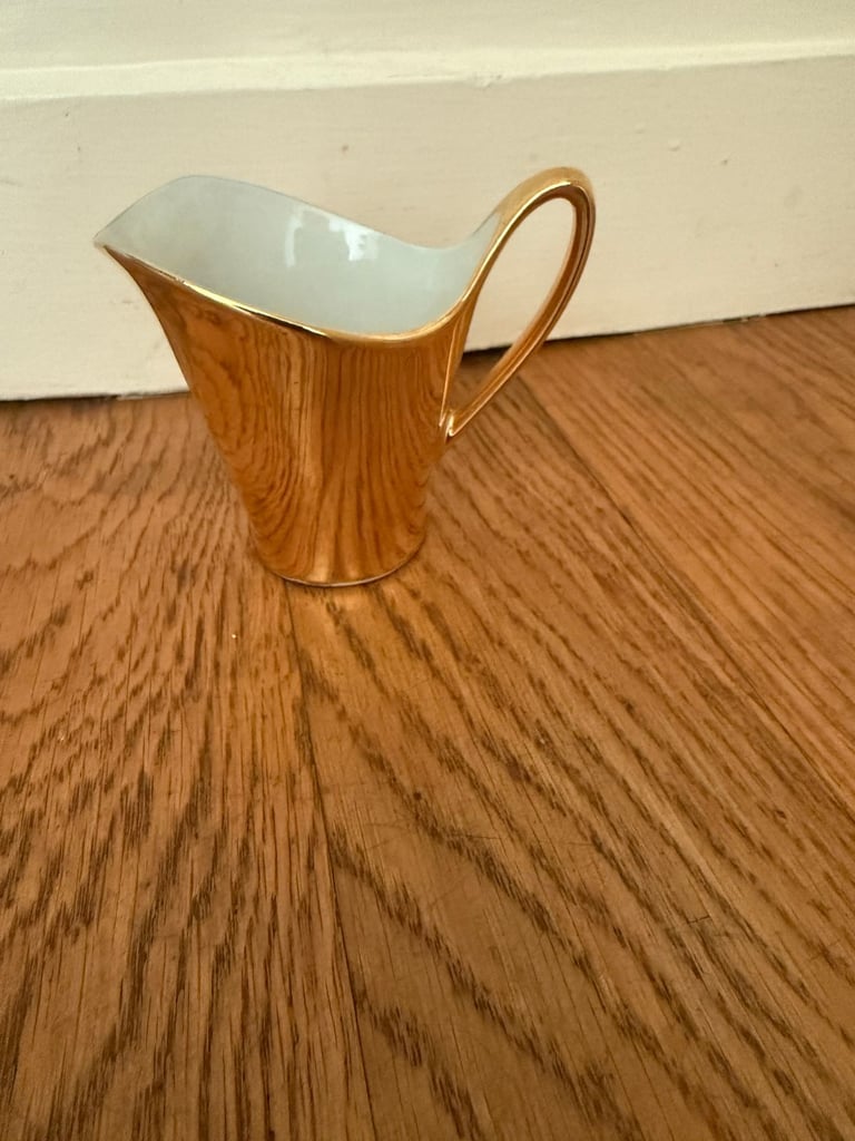 Beautiful, vintage art deco gold coffee set with coffee pot, sugar bowl, milk jug and 6 cups