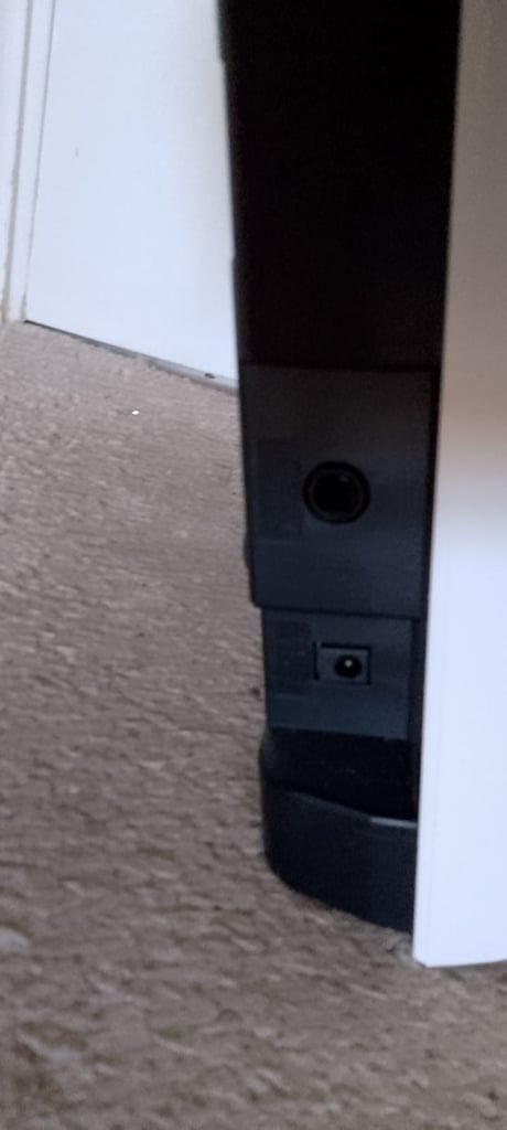 Yamaha electric keyboard PSR-275 with power adaptor