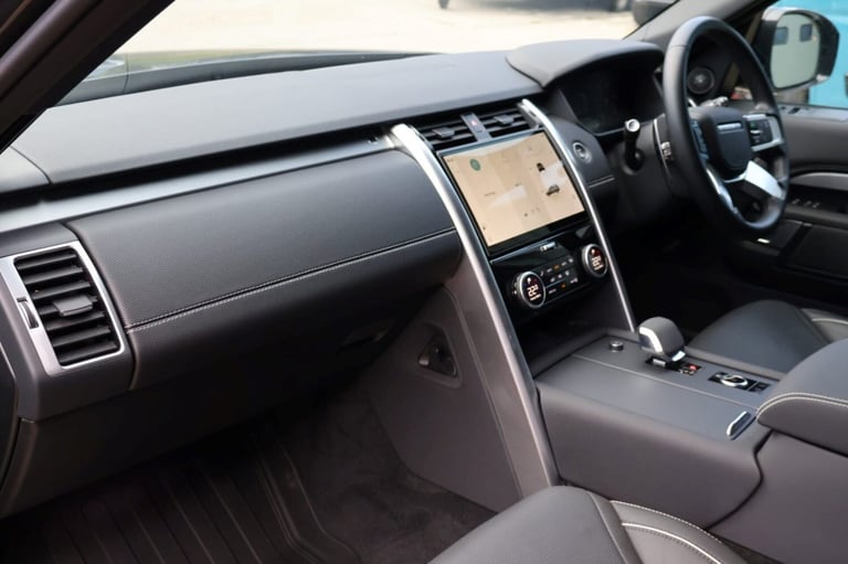 2024 Land Rover Discovery COMMERCIAL DYNAMIC HSE 22 inch wheels deployable towbar wireless charge...