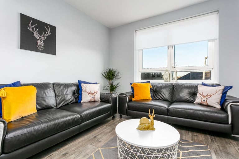 ATTENTION CONTRACTORS & FAMILIES - short term let / accommodation ***2 mins from train station ***