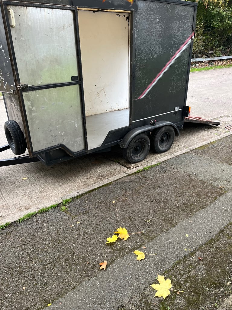 TWIN AXLE BOX TRAILER.    BRAKED 