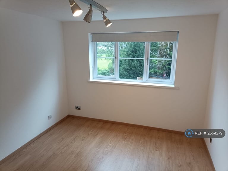 2 bedroom flat in Lindbergh Close, Newport, NP19 (2 bed) (#2664279)