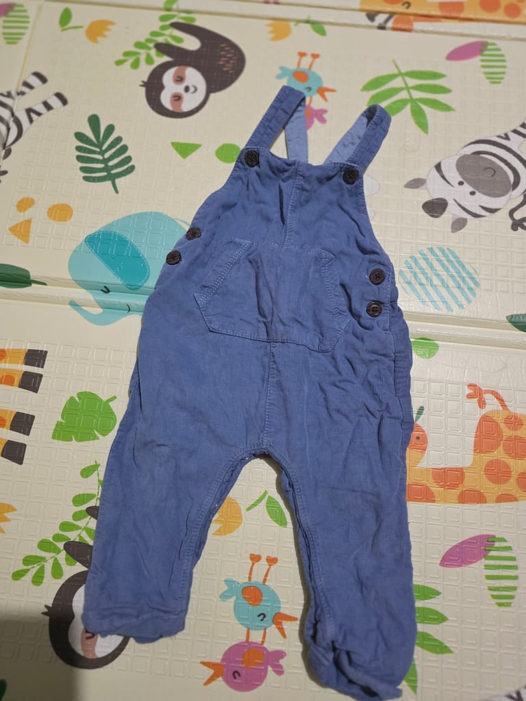 Bundle of boys trousers size 9-12 months
