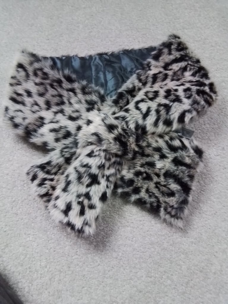 image for Beautiful faux fur scarf - brand new