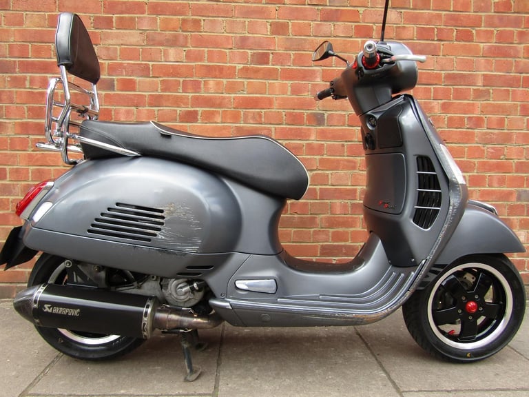Piaggio Vespa GTS 300 * ONE KEEPER FROM NEW * 9850  MILES* MAT GREY * 