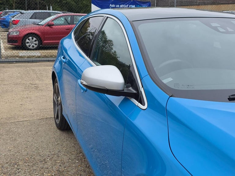 VOLVO V40 1.6 T3 R-Design Nav Euro 5 (s/s) 5dr 2014