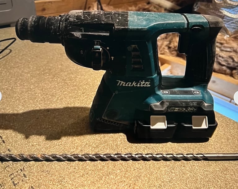 MAKITA CORDLESS SDA DRILL + ACCESSORIES - OVNO