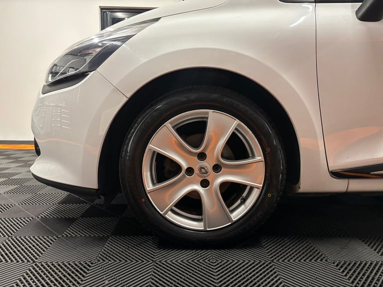 2015 Renault Clio 1.2 16V Dynamique MediaNav 5dr HATCHBACK Petrol Manual