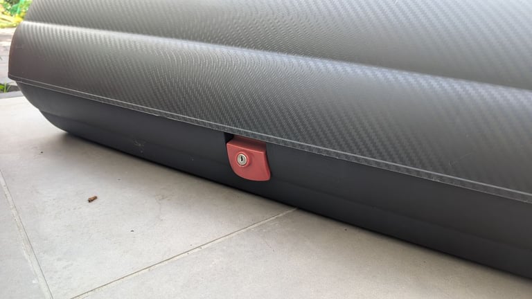 Artplast 320L Roof Box with EXODUS AERO BARS A108 and Foot pack fp3