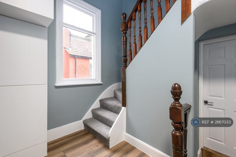 3 bedroom flat in High Street, Rochester, ME1 (3 bed) (#2667033)