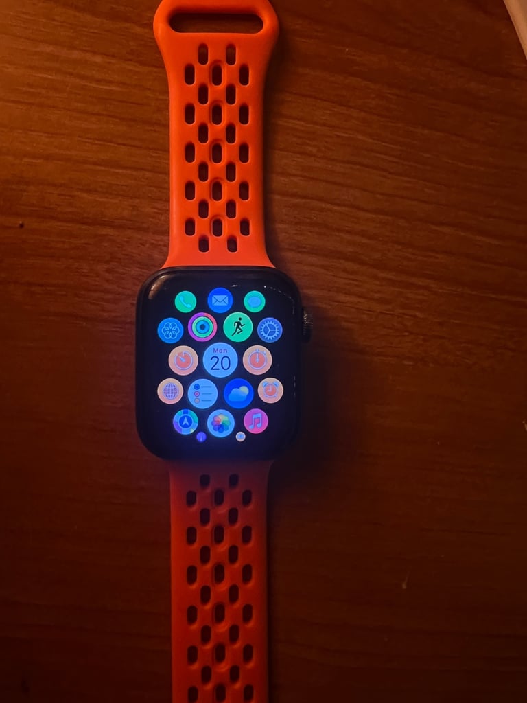 Apple SE smart watch with Orginal box , 3 straps and charger included