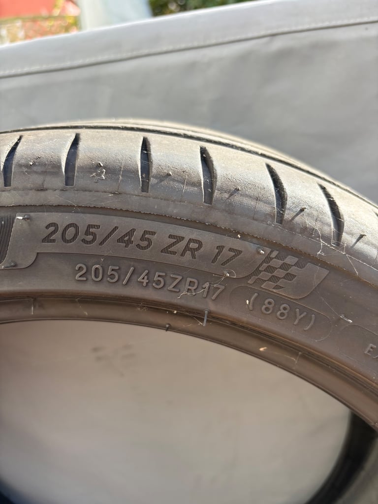 Michelin Pilot Sport 4 205/45 R17