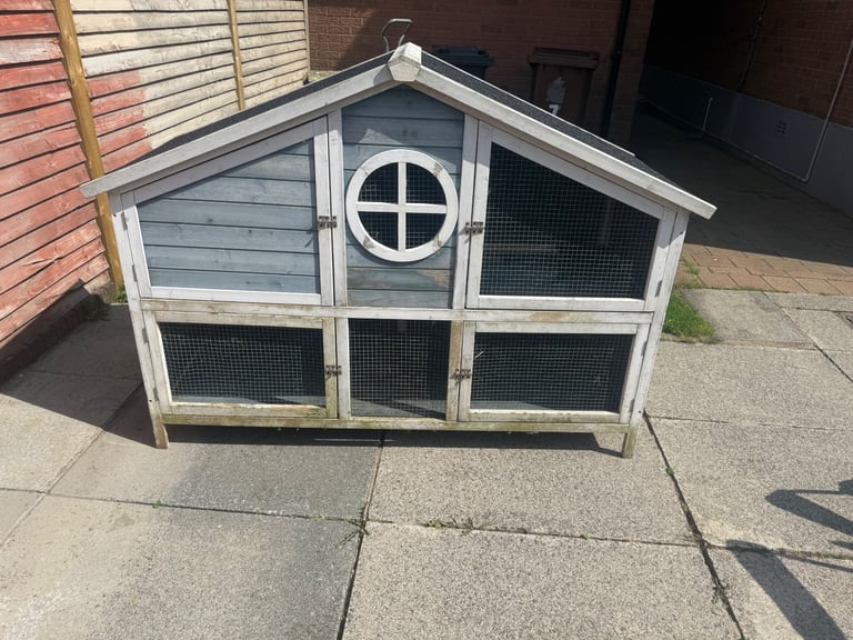 image for Rabbit hutch and run