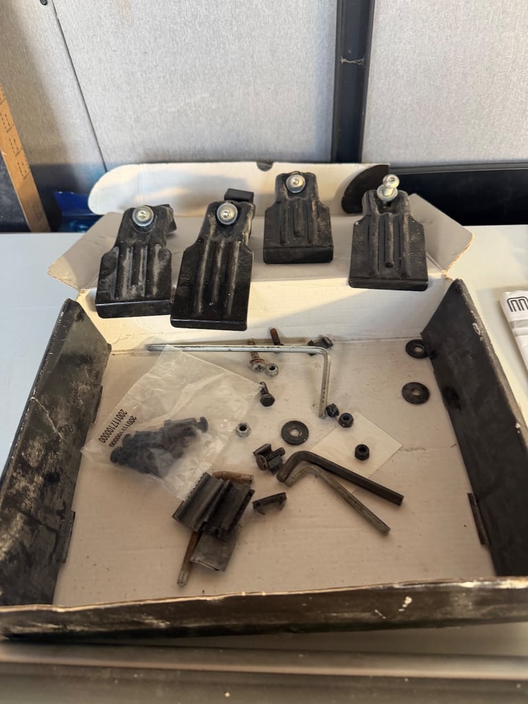 Roof bars for Mitsubishi L200